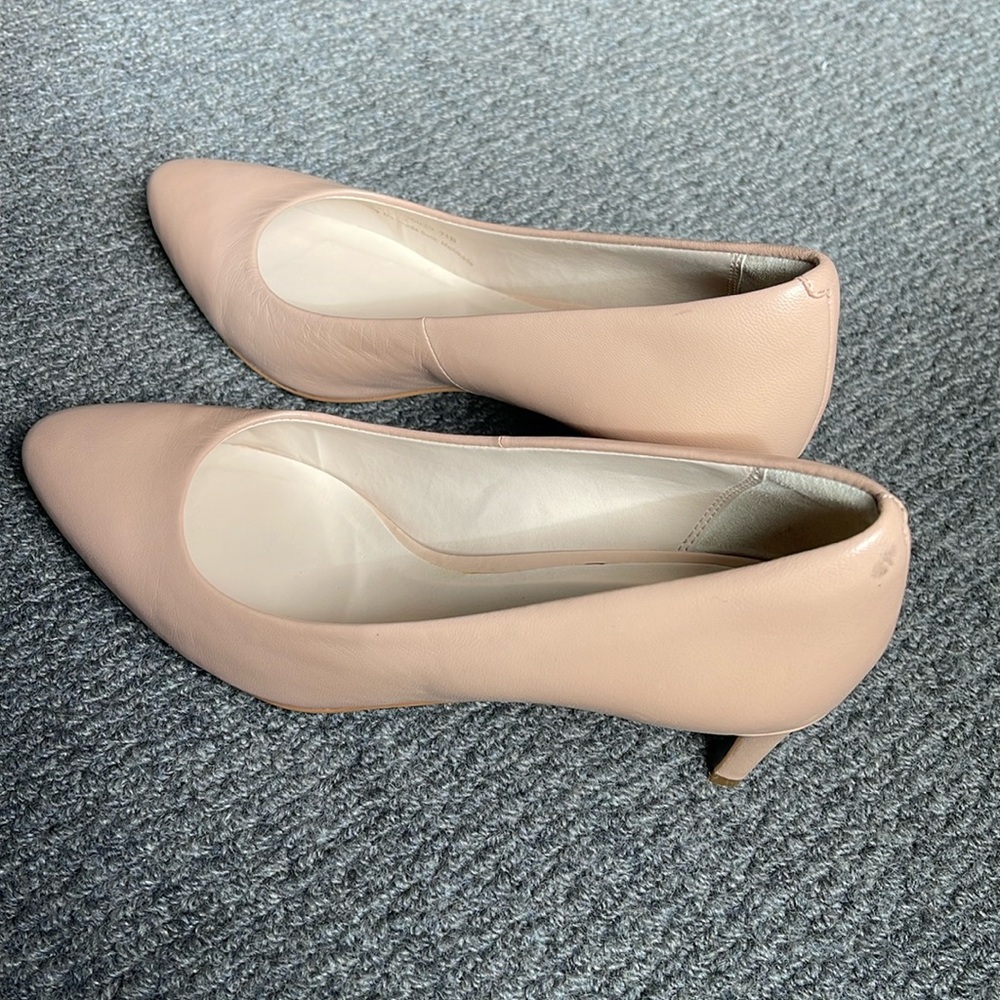 Cole HAAN Grand Pump Leather Heel Amphora Leather/Tonal Outsole porcelain buff